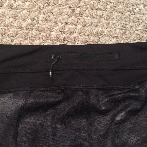 Lululemon run inspire crop size 6 - Picture 4 of 6